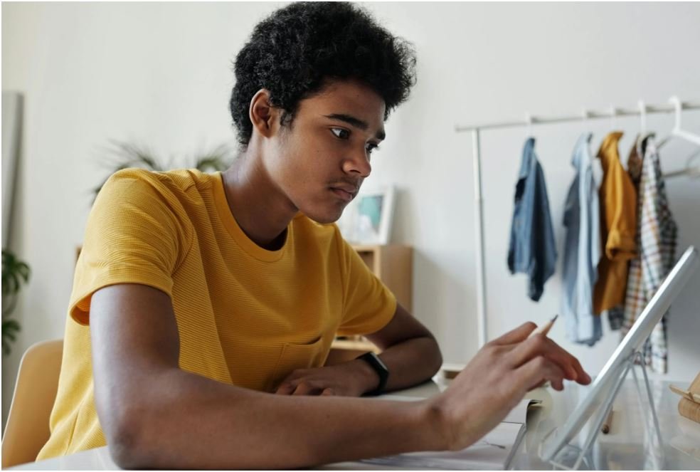 How Students Use Technology for Homework